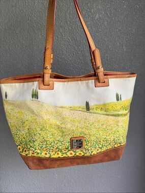 Dooney & Bourke 🌻 fields canvas suede bottom tote
